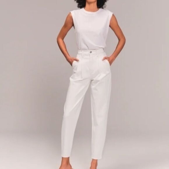 ABERCROMBIE The '80s Mom Jean Ultra High Rise White Pleated Womens 26 Long - Picture 1 of 10
